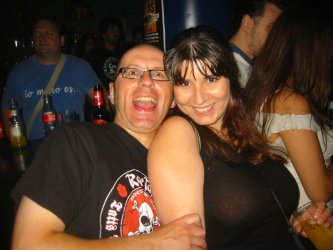 Alicia volviendo loco a Monraymon